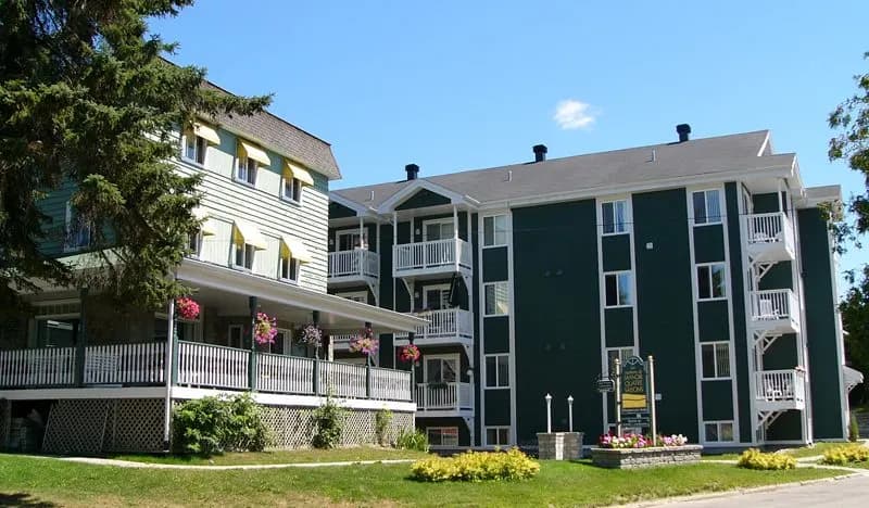 Photo 1 sur 3, Les Résidences du Manoir Quatre Saisons inc.